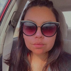 Meet your Posher, Lucy